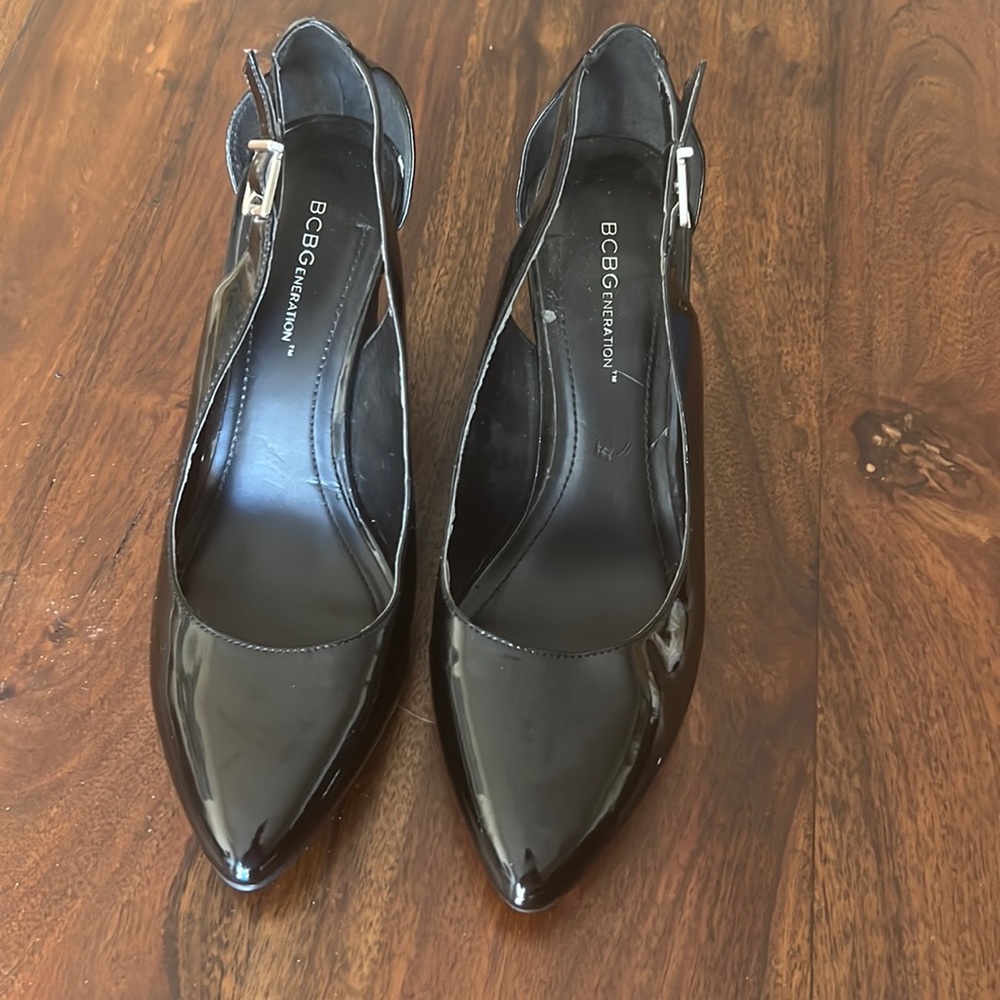 Black high heel shoes bcbg.size 8. Worn twice.
